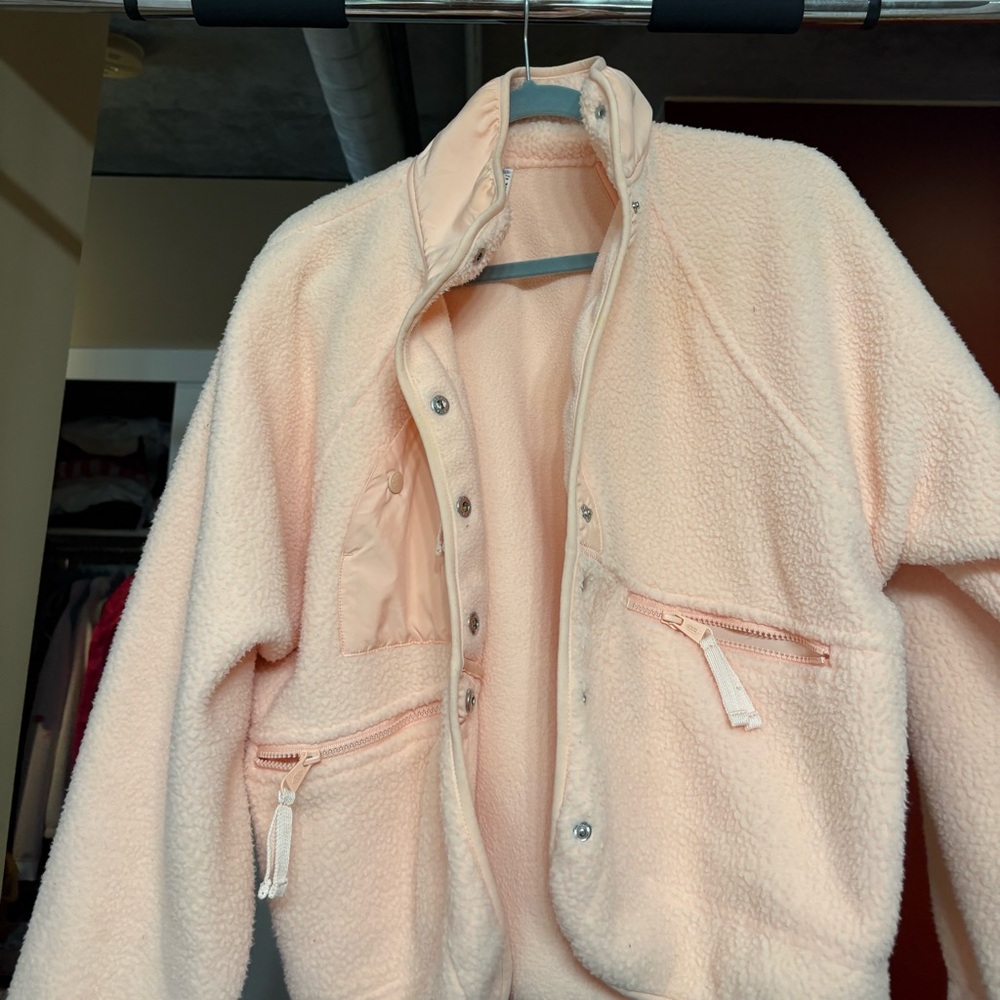 Hit the slopes jacket in Peach.